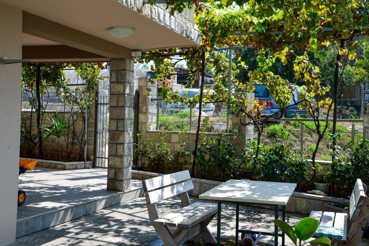 Guest House Ivana Tivat Bagian luar foto