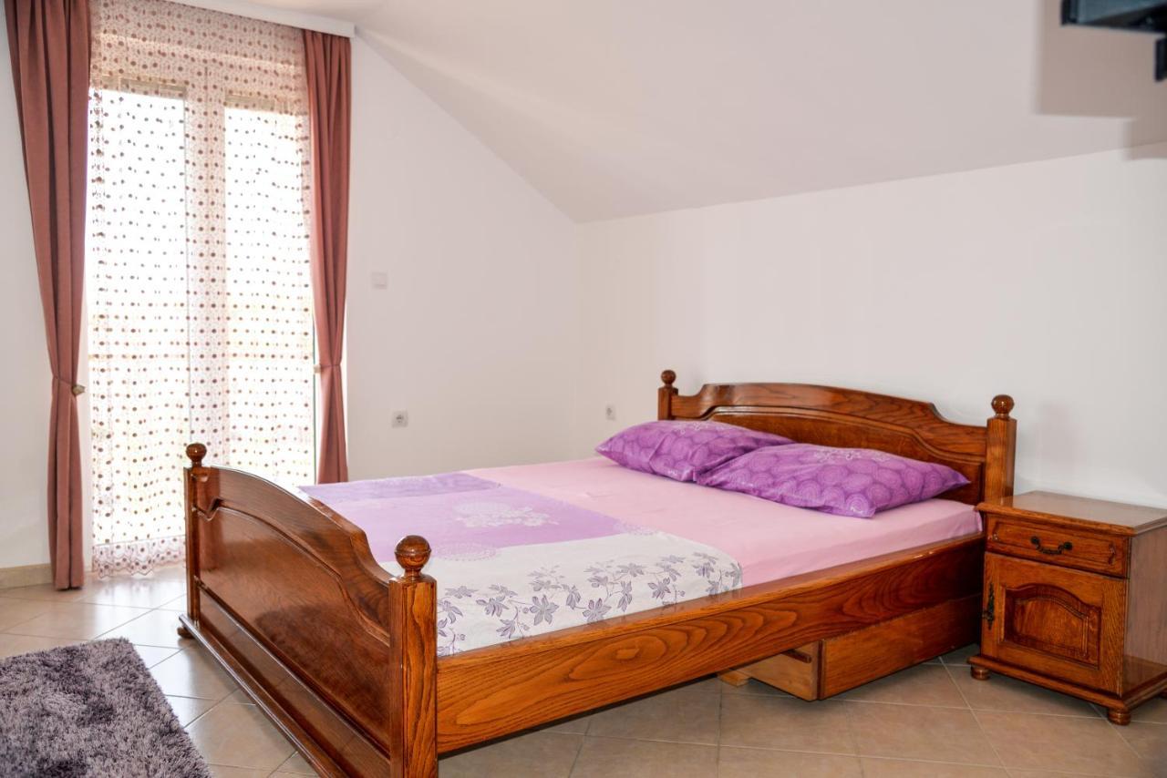 Guest House Ivana Tivat Bagian luar foto