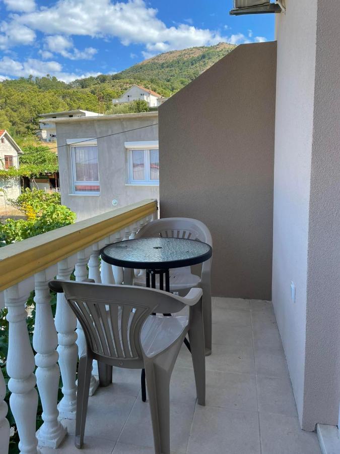 Guest House Ivana Tivat Bagian luar foto