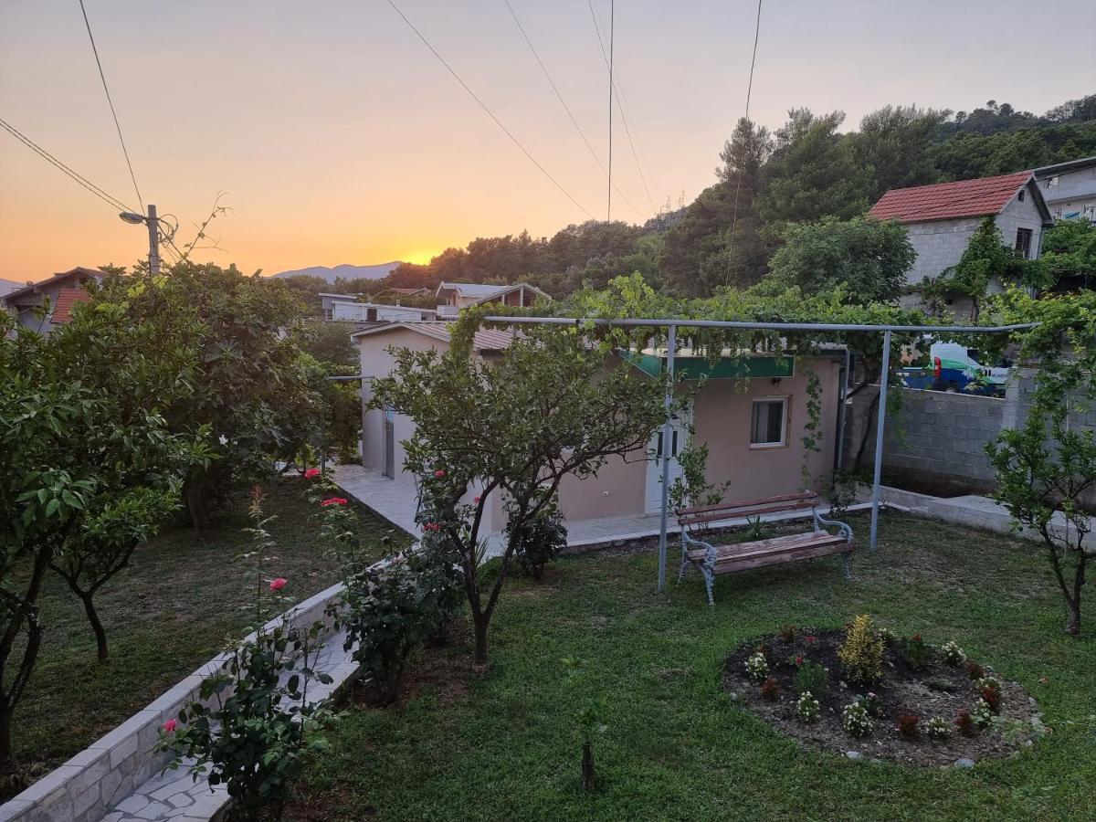 Guest House Ivana Tivat Bagian luar foto