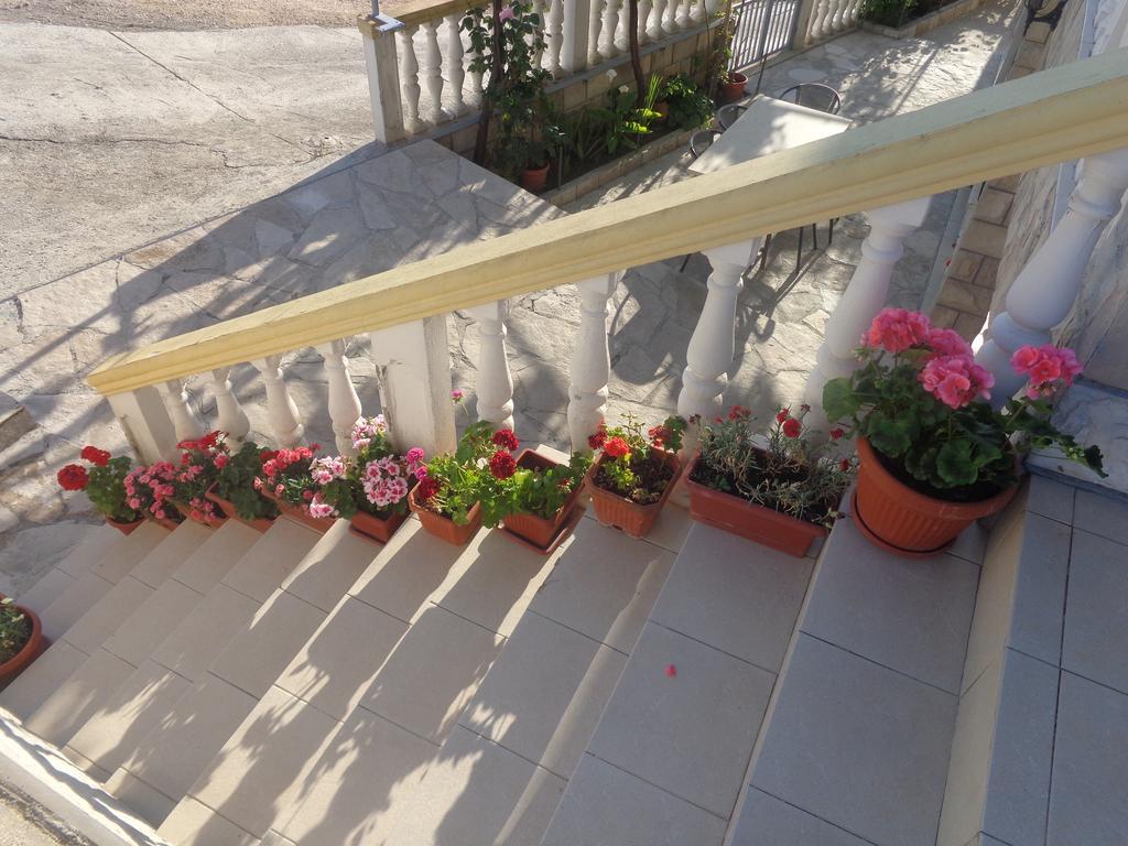 Guest House Ivana Tivat Bagian luar foto