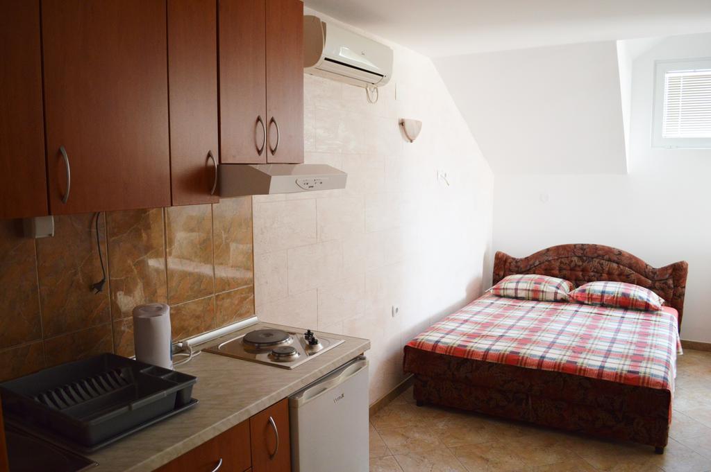 Guest House Ivana Tivat Bagian luar foto