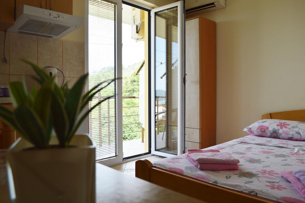 Guest House Ivana Tivat Bagian luar foto