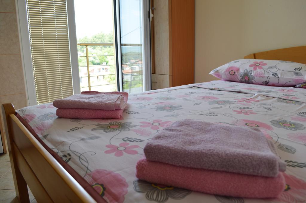 Guest House Ivana Tivat Bagian luar foto