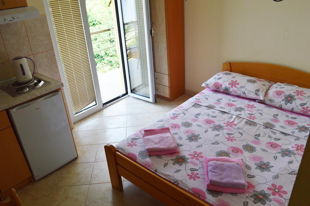 Guest House Ivana Tivat Bagian luar foto