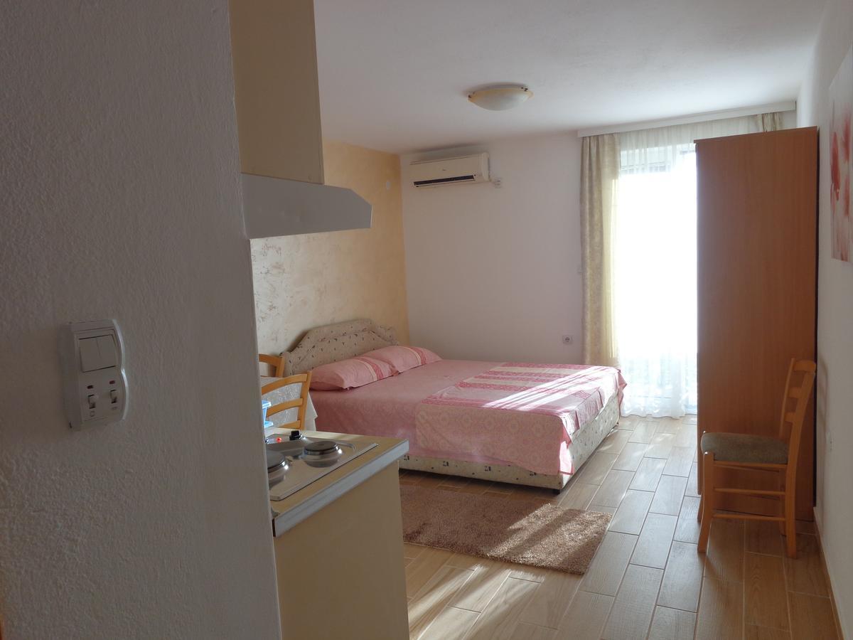 Guest House Ivana Tivat Bagian luar foto