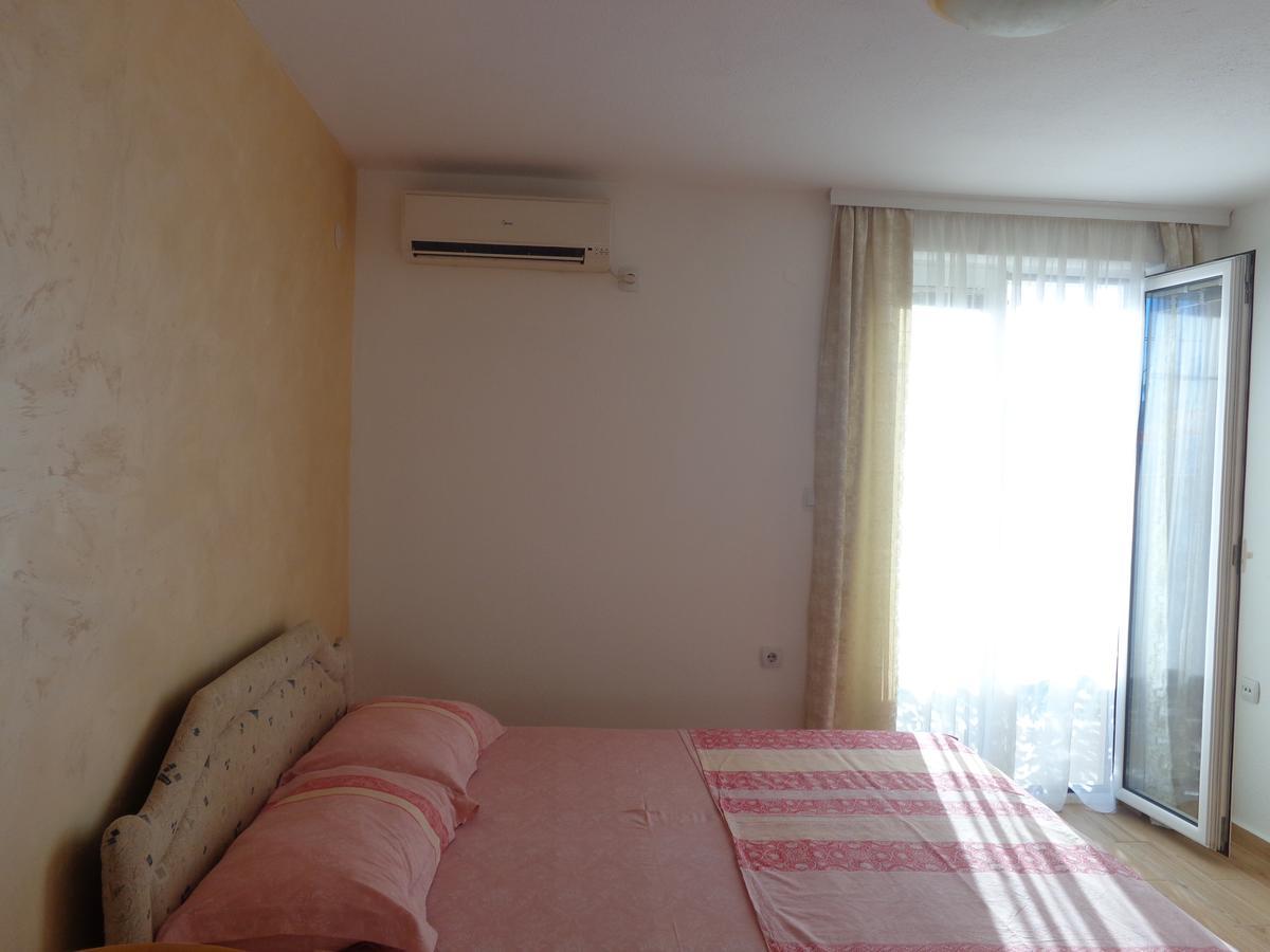 Guest House Ivana Tivat Bagian luar foto
