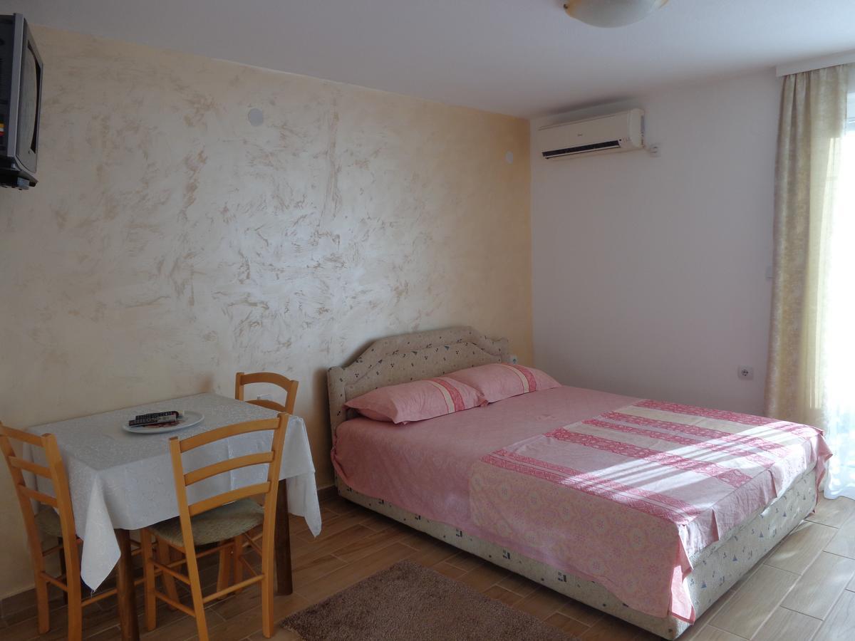 Guest House Ivana Tivat Bagian luar foto