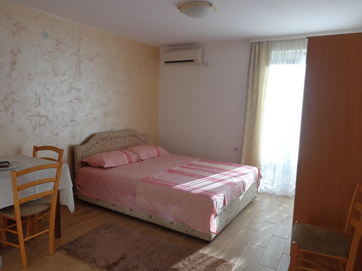 Guest House Ivana Tivat Bagian luar foto